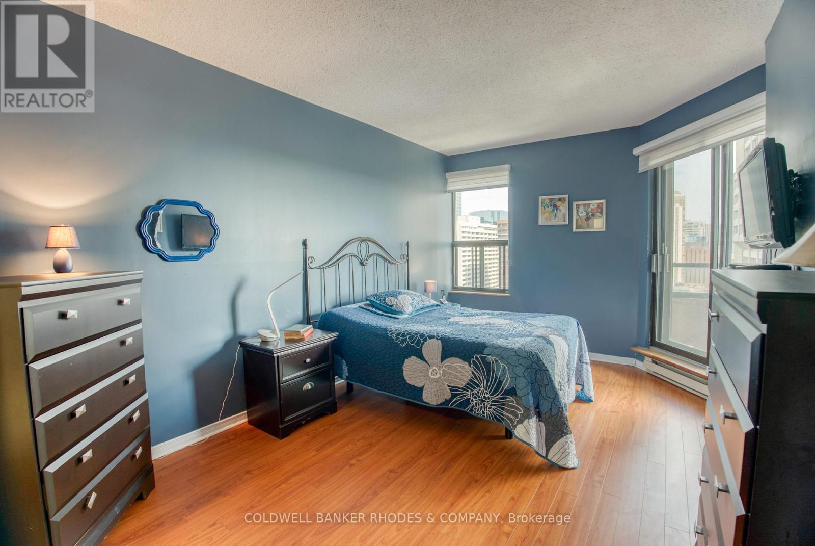 1105 - 556 Laurier Avenue W