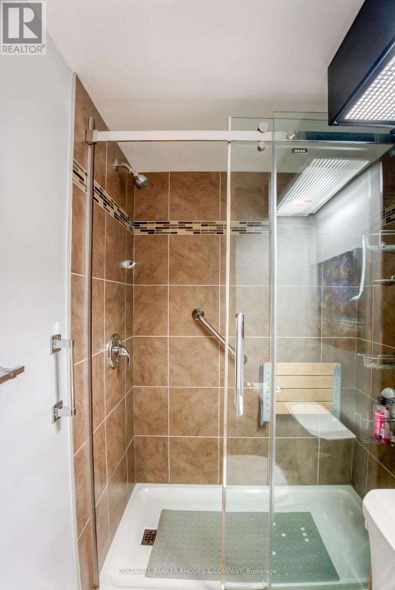 1105 - 556 Laurier Avenue W