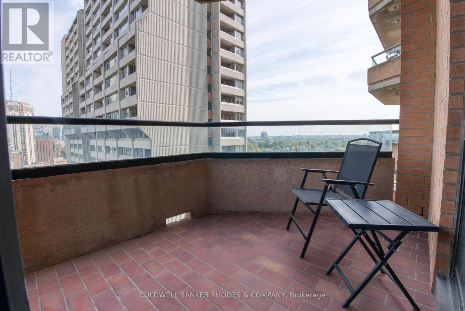 1105 - 556 Laurier Avenue W
