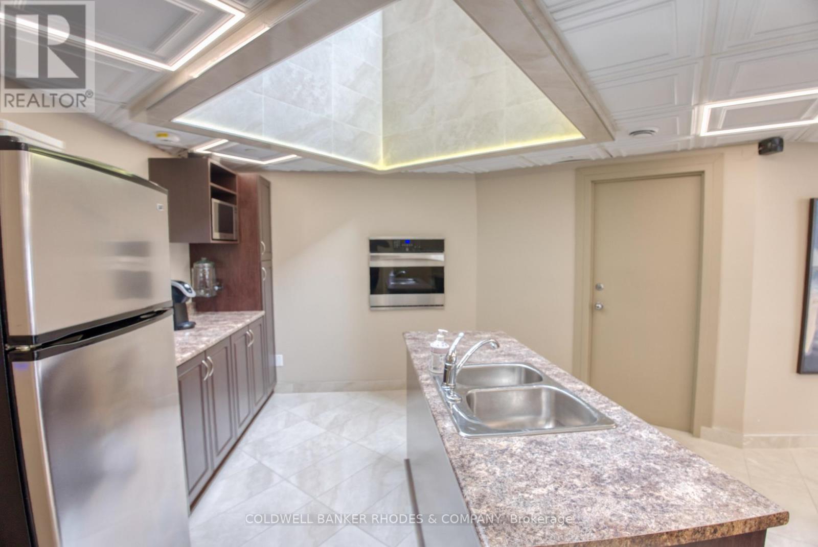 1105 - 556 Laurier Avenue W