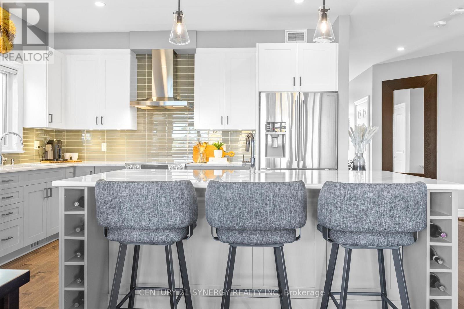 579 Baie-des-castors Street