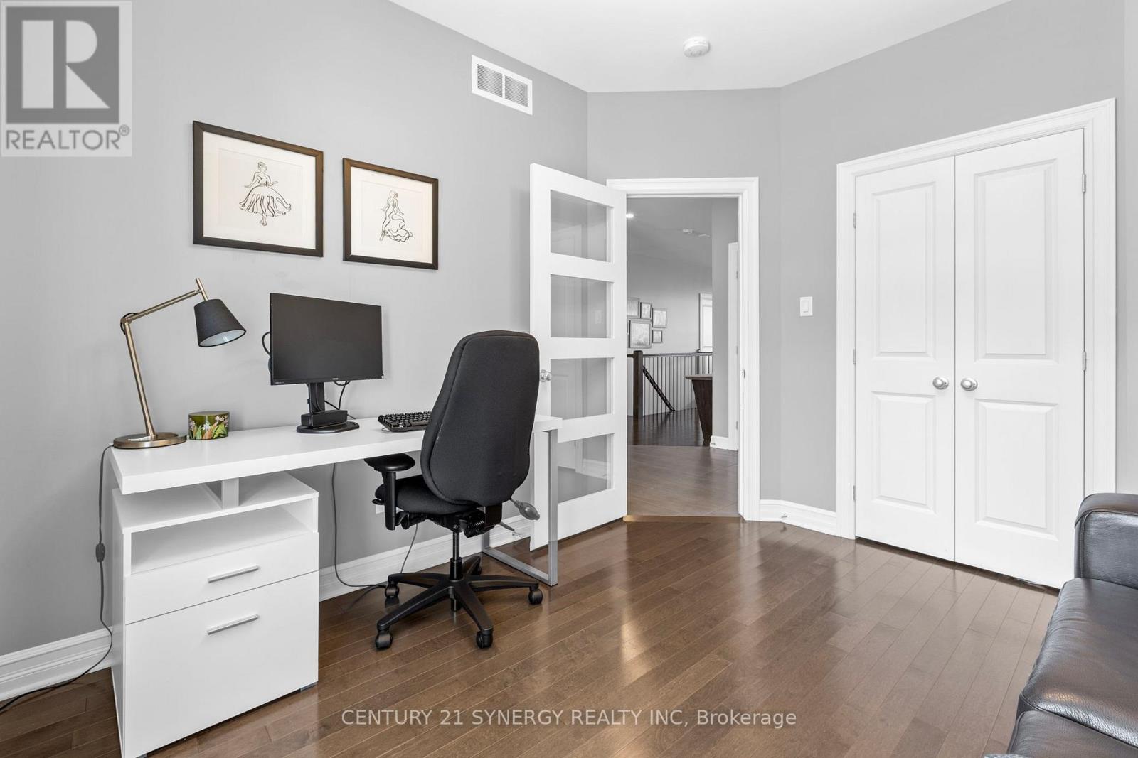 579 Baie-des-castors Street