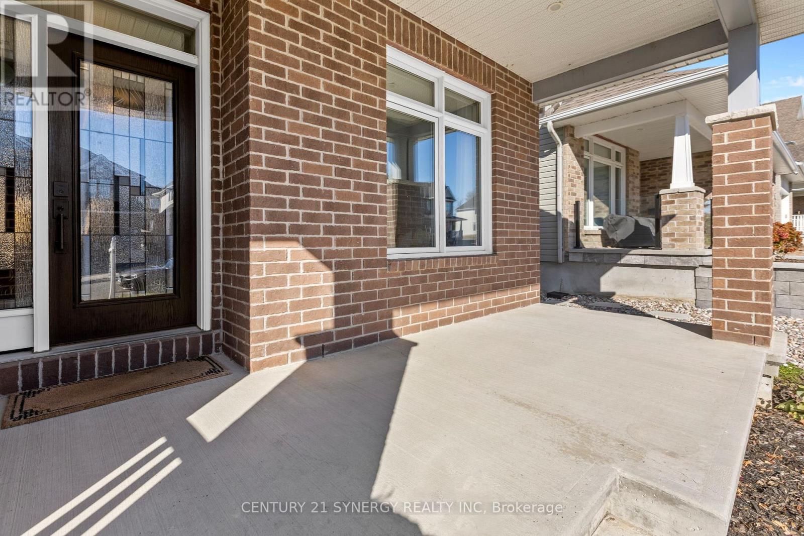 579 Baie-des-castors Street