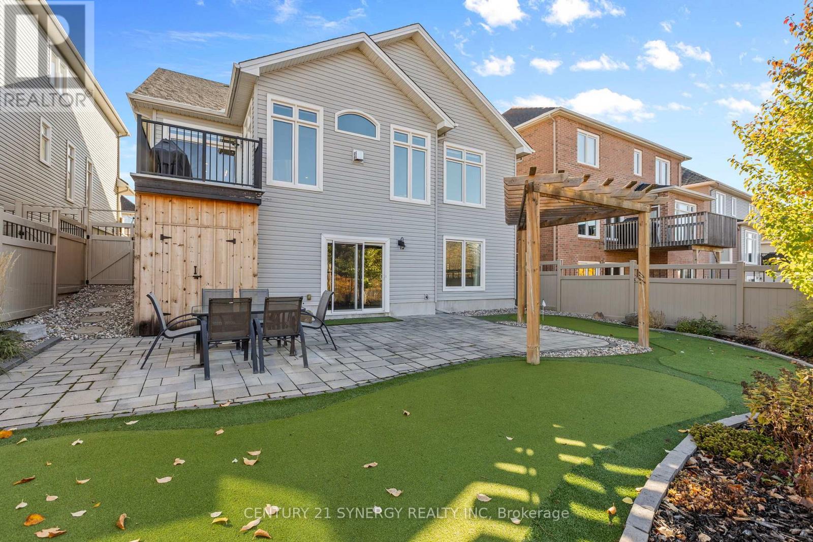 579 Baie-des-castors Street