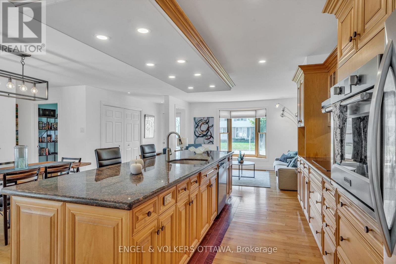 1369 Fontenay Crescent