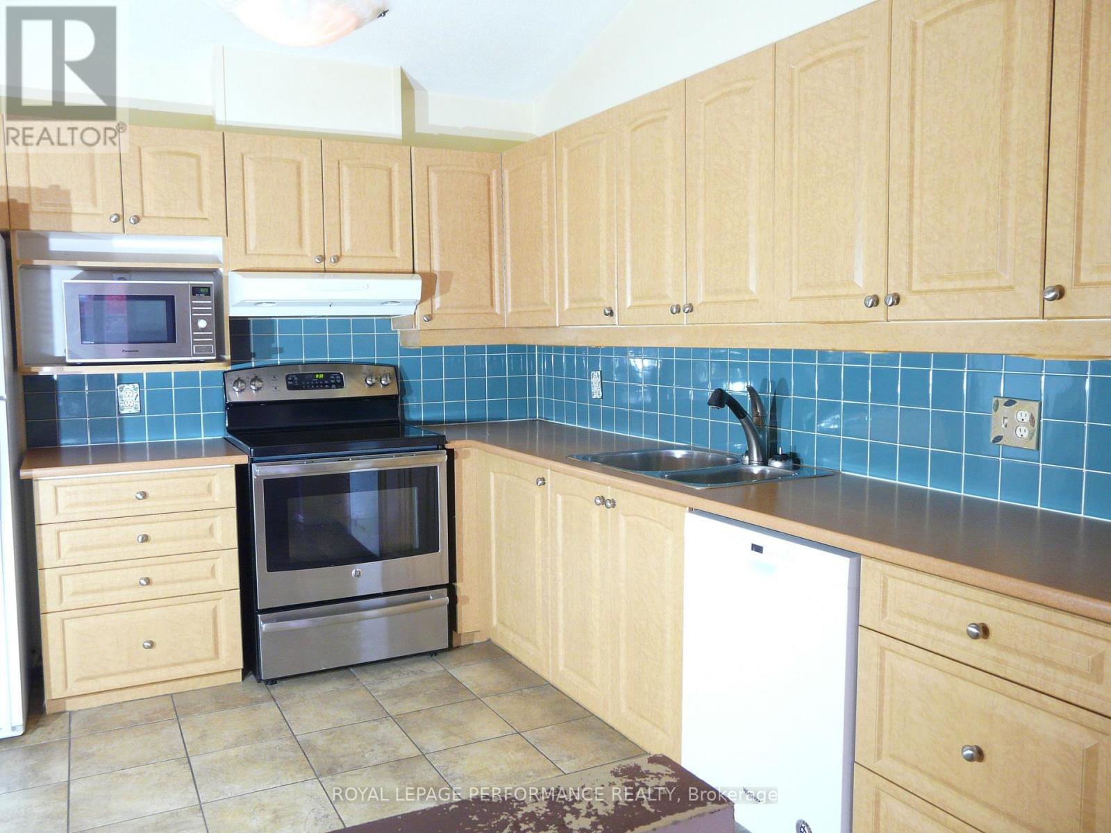 1172 Foxborough Private