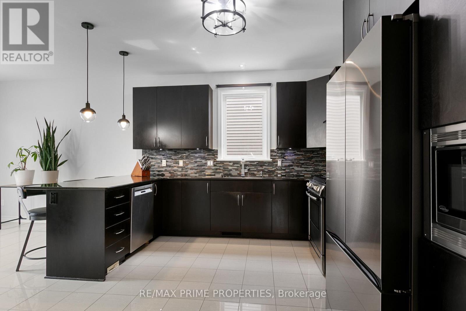 526 Golden Sedge Way