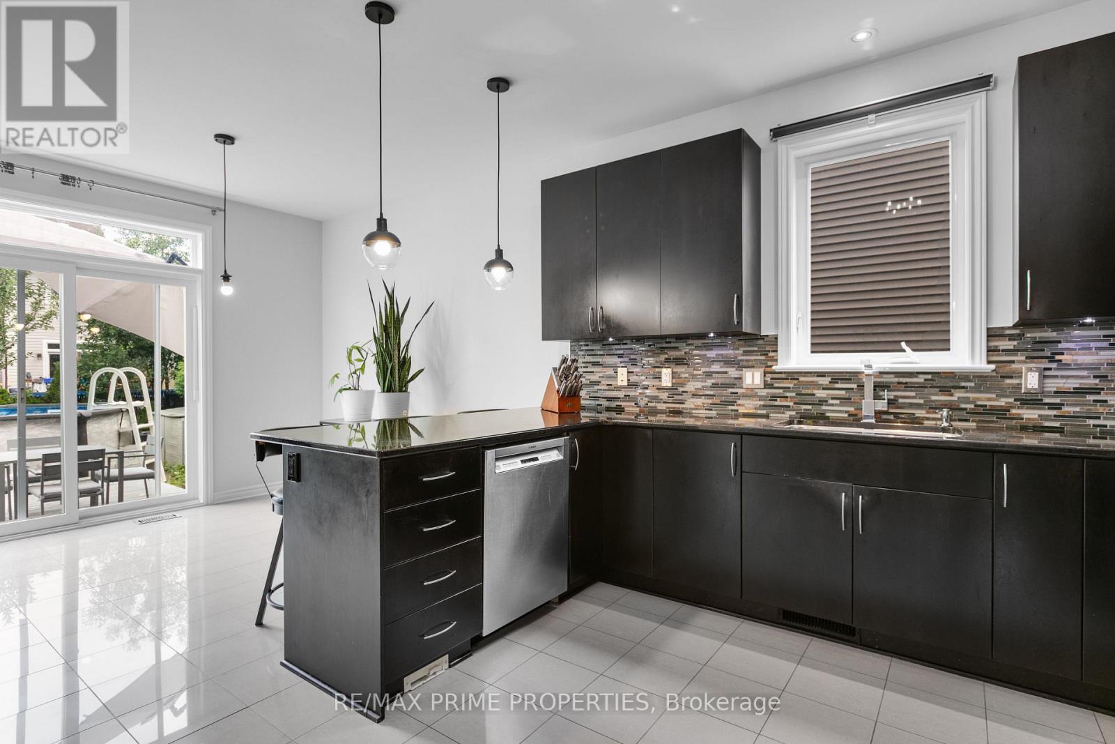 526 Golden Sedge Way