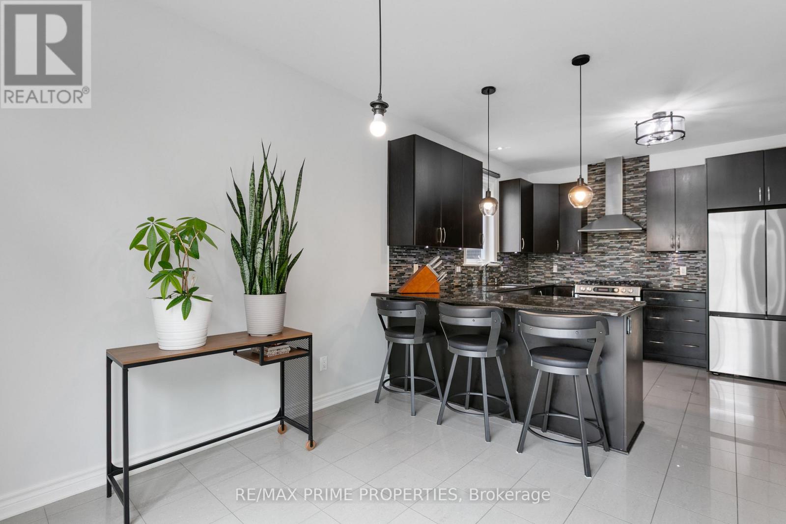 526 Golden Sedge Way