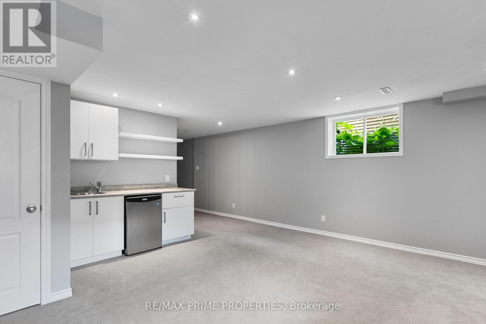 526 Golden Sedge Way