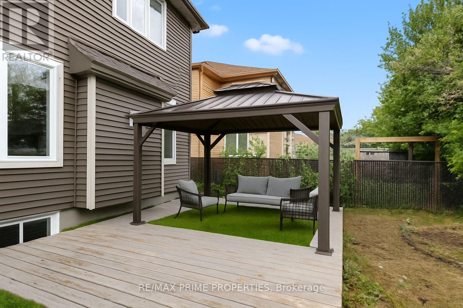 526 Golden Sedge Way