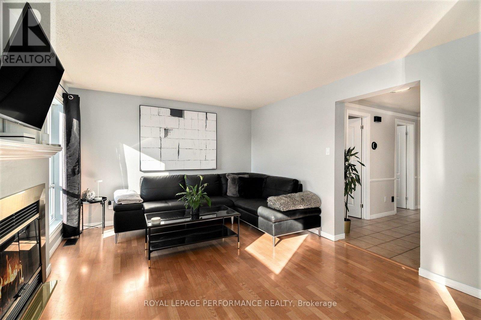 470 Rougemount Crescent