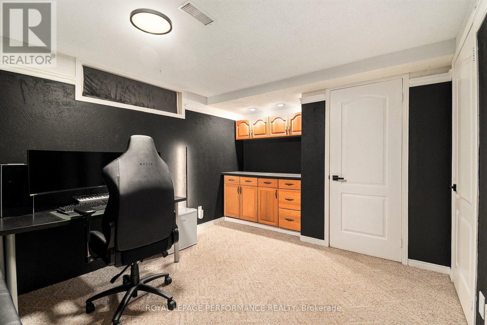 470 Rougemount Crescent