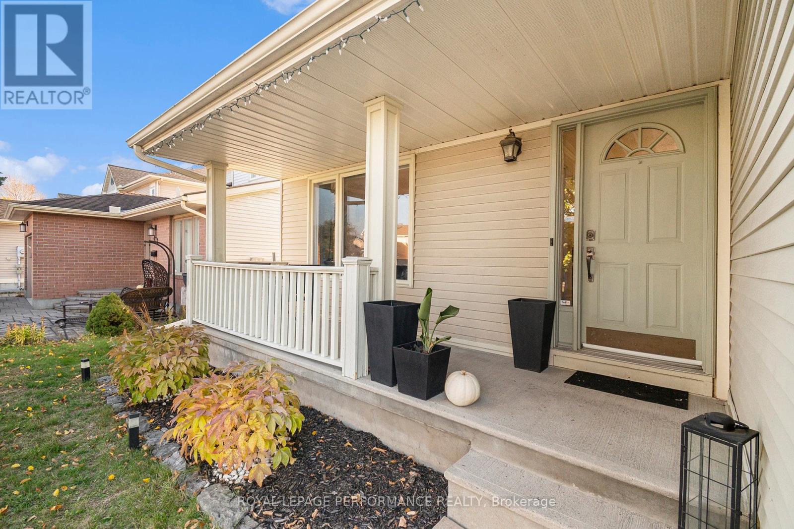 470 Rougemount Crescent