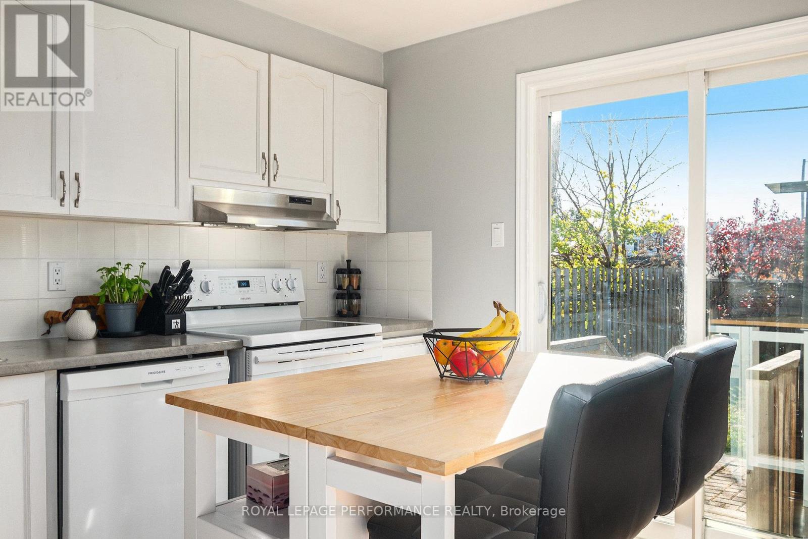 470 Rougemount Crescent