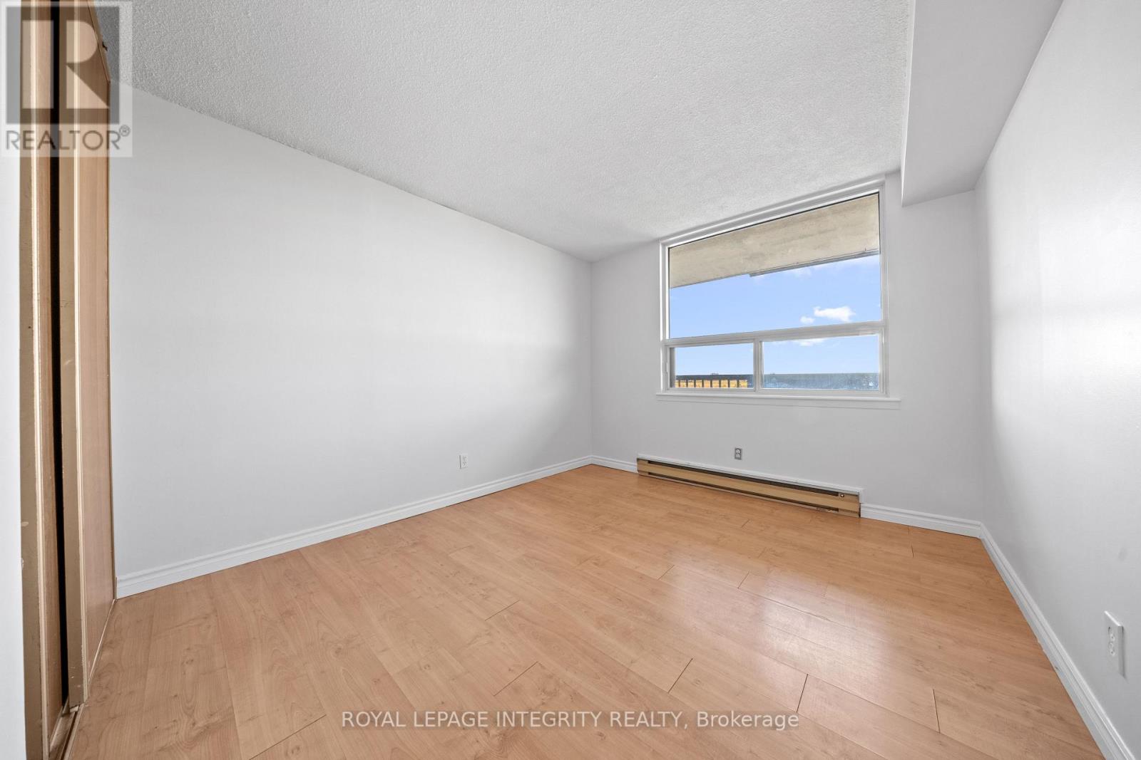 1201 - 900 Dynes Road