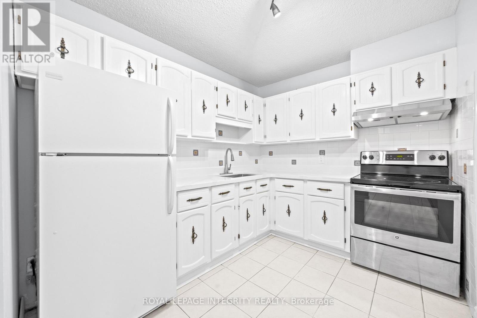 1201 - 900 Dynes Road