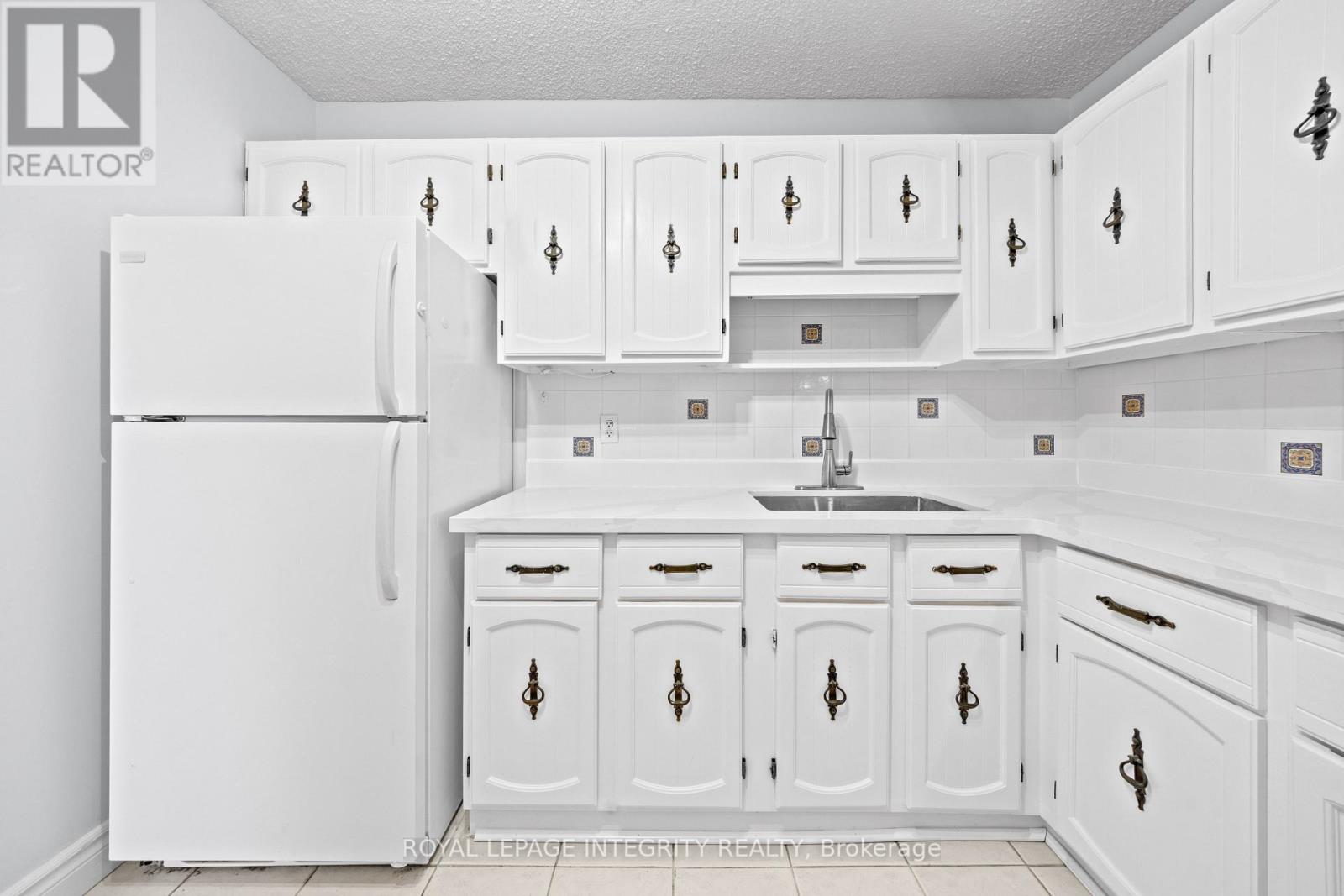 1201 - 900 Dynes Road