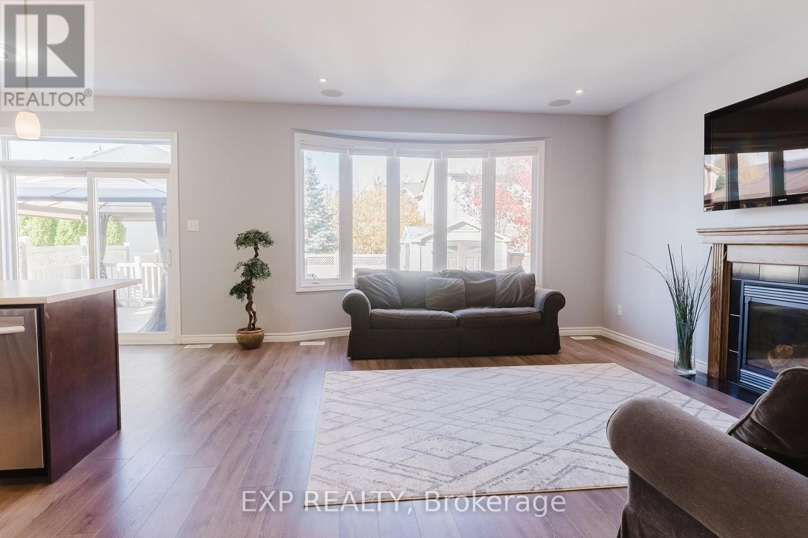 424 Catherine St Unit 200