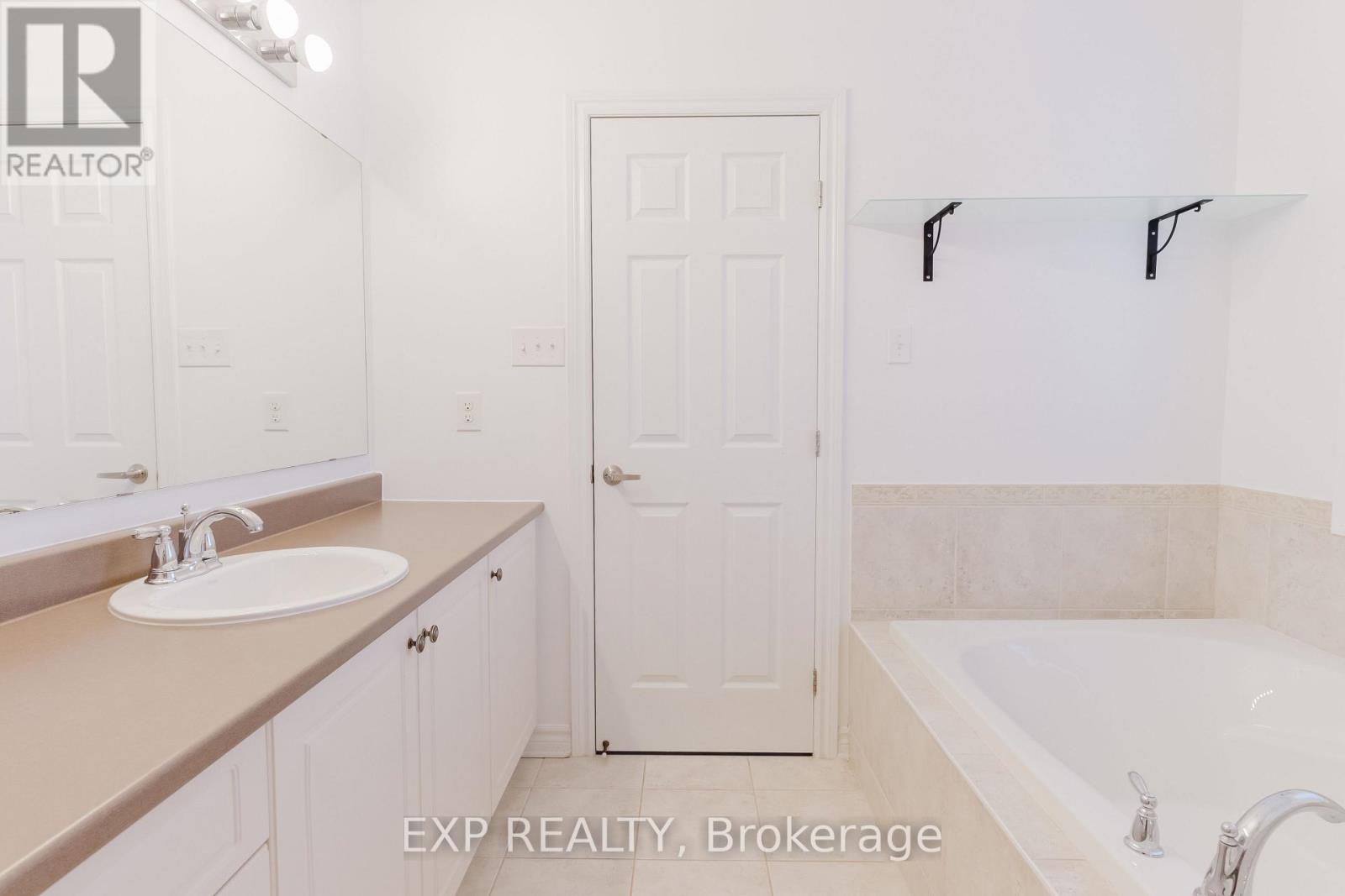 424 Catherine St Unit 200