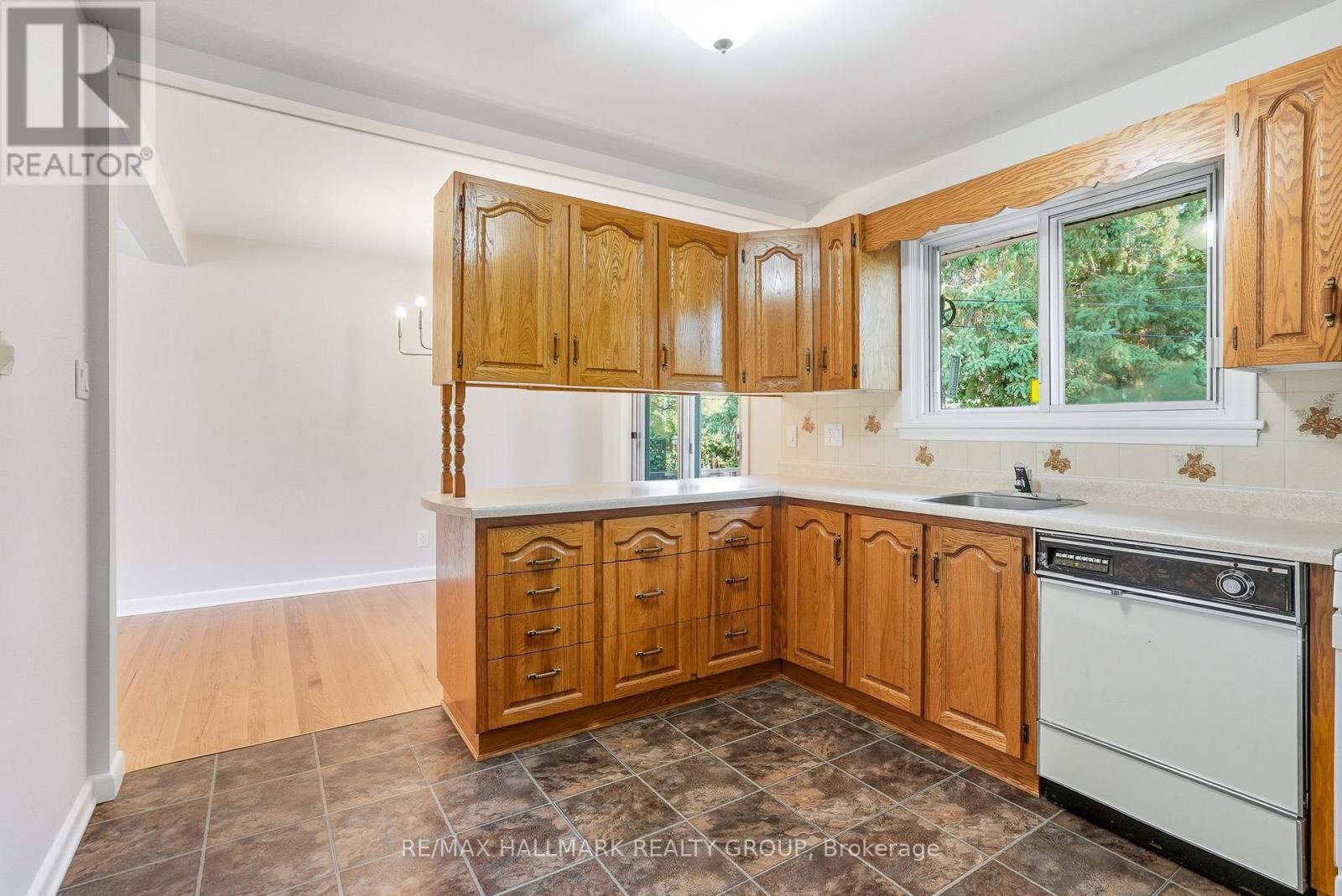 1760 Laxton Crescent