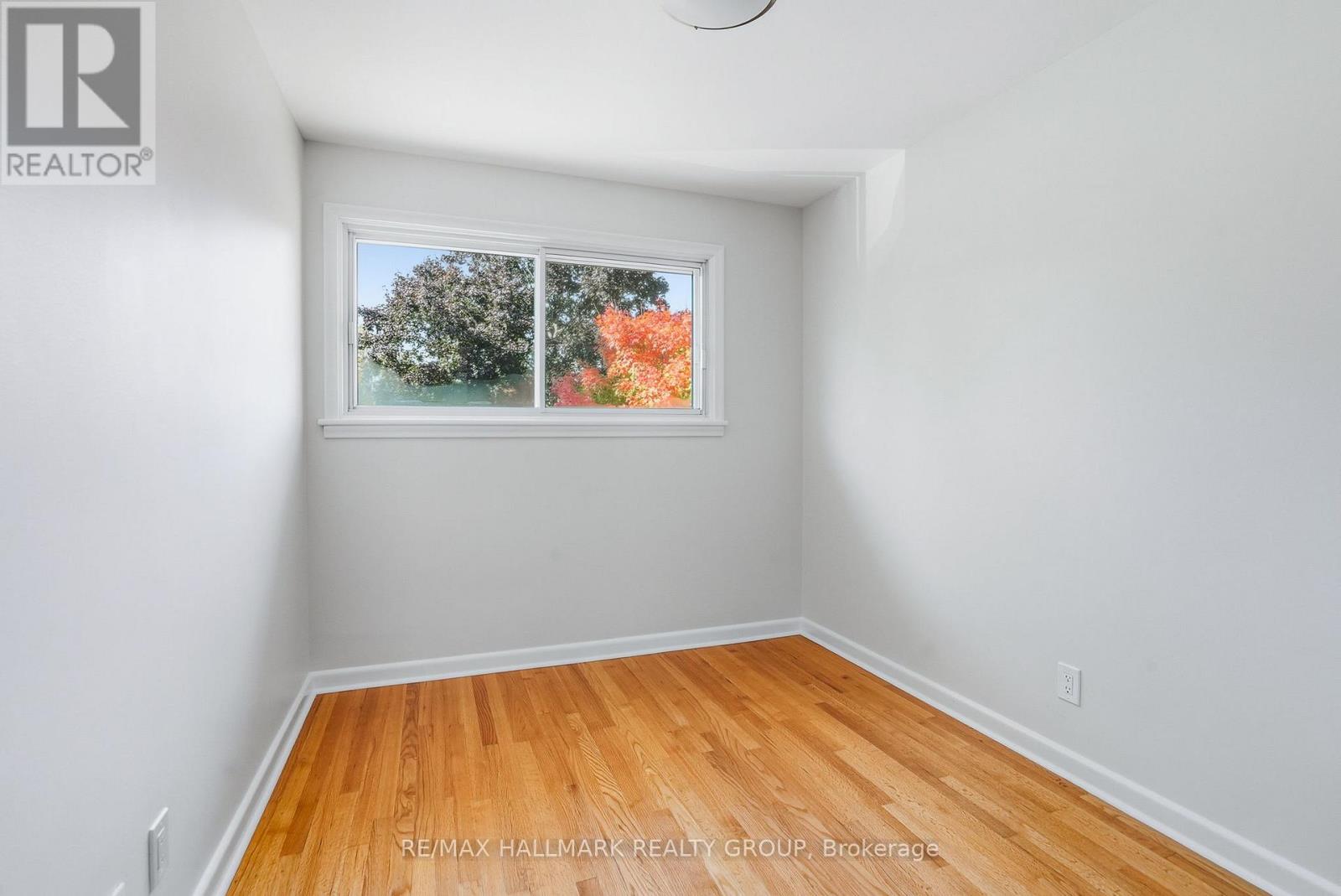 1760 Laxton Crescent