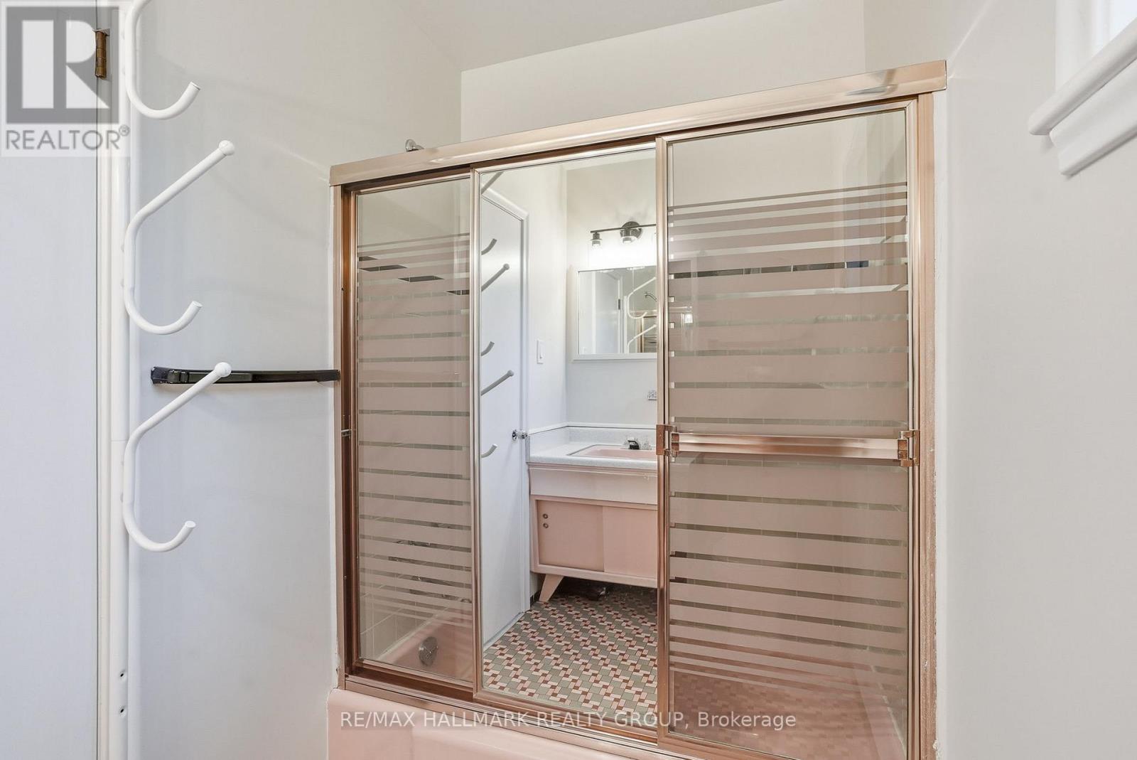 1760 Laxton Crescent