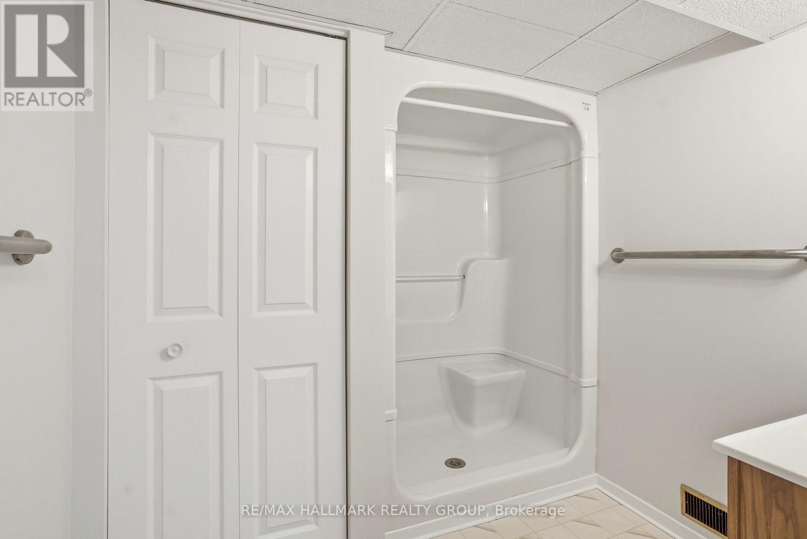 1760 Laxton Crescent