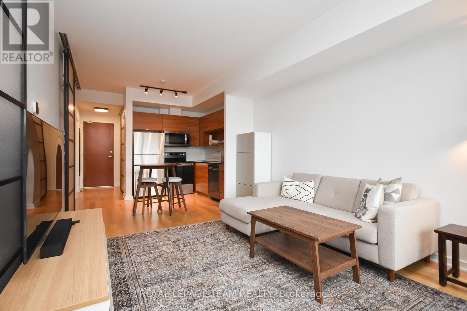 1206 - 324 Laurier Avenue W