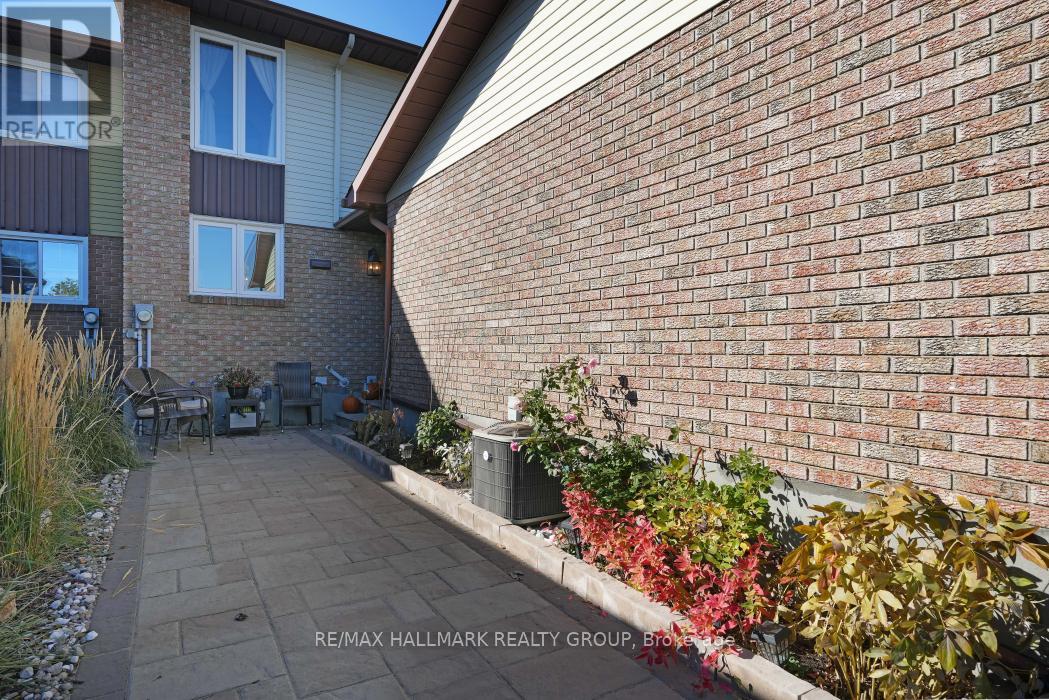 2534 Southvale Crescent