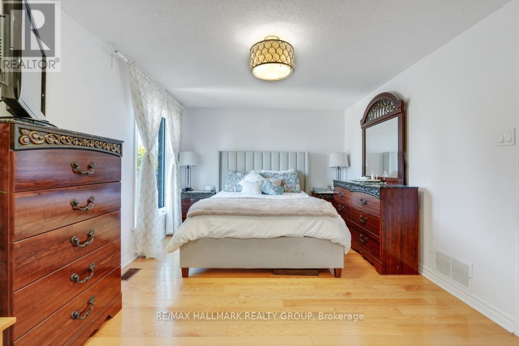 2534 Southvale Crescent