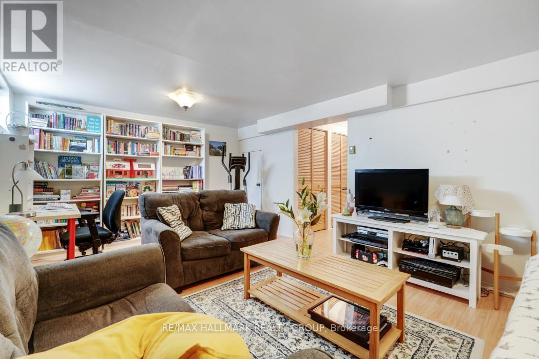 2534 Southvale Crescent