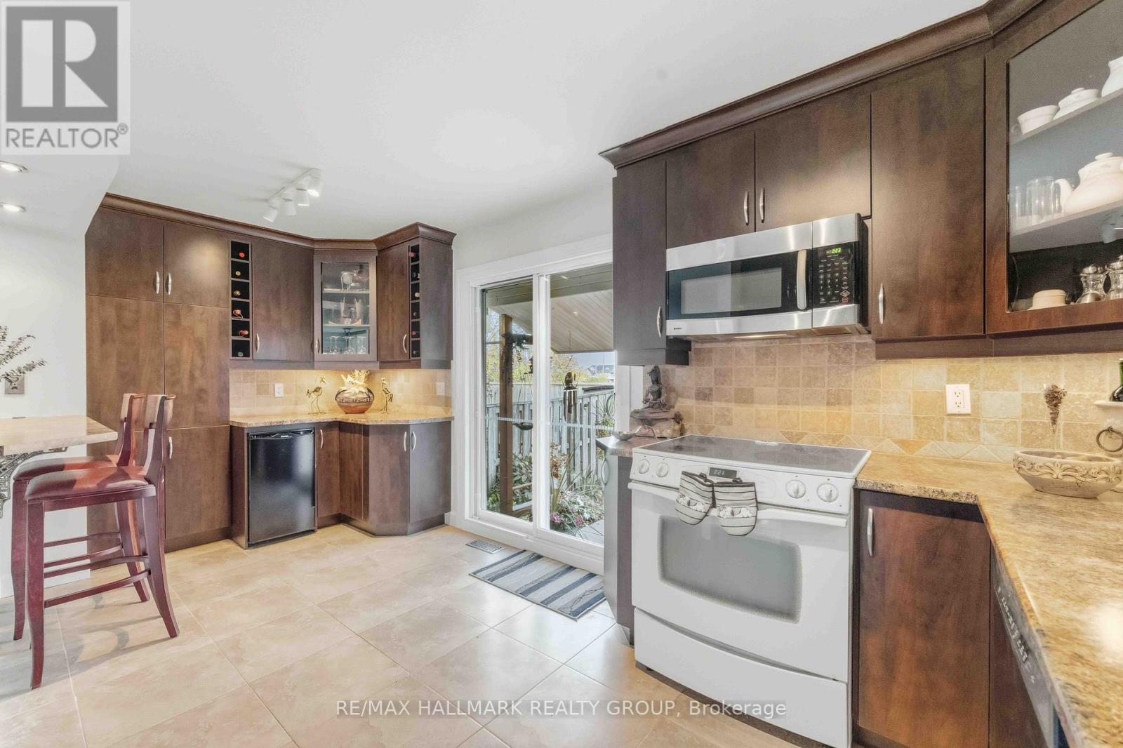 941 Cookshire Crescent