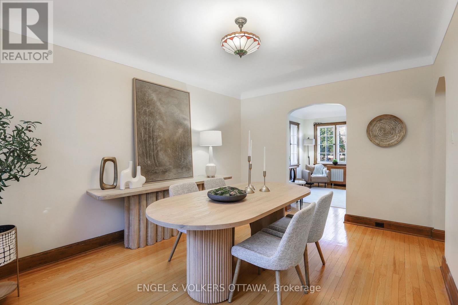 513 Island Park Drive S