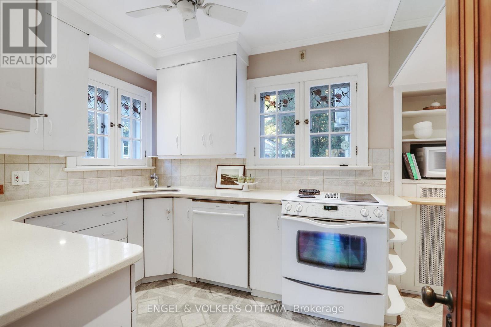 513 Island Park Drive S