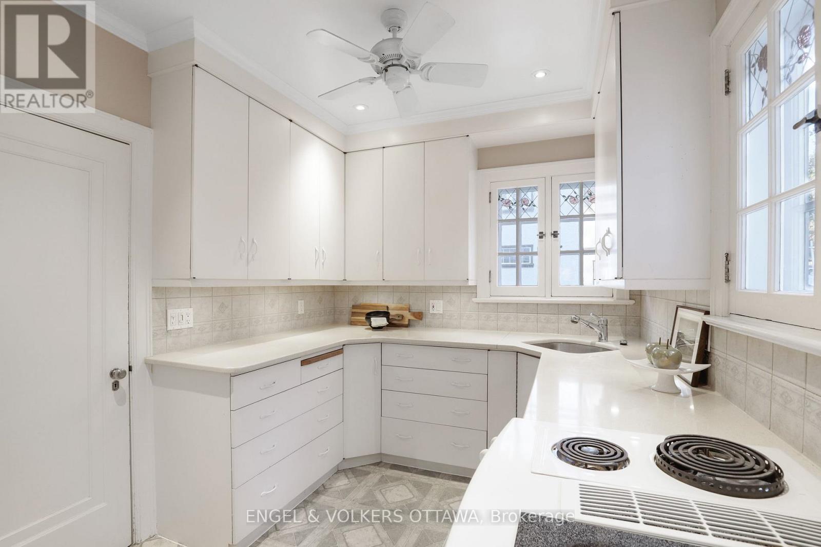 513 Island Park Drive S