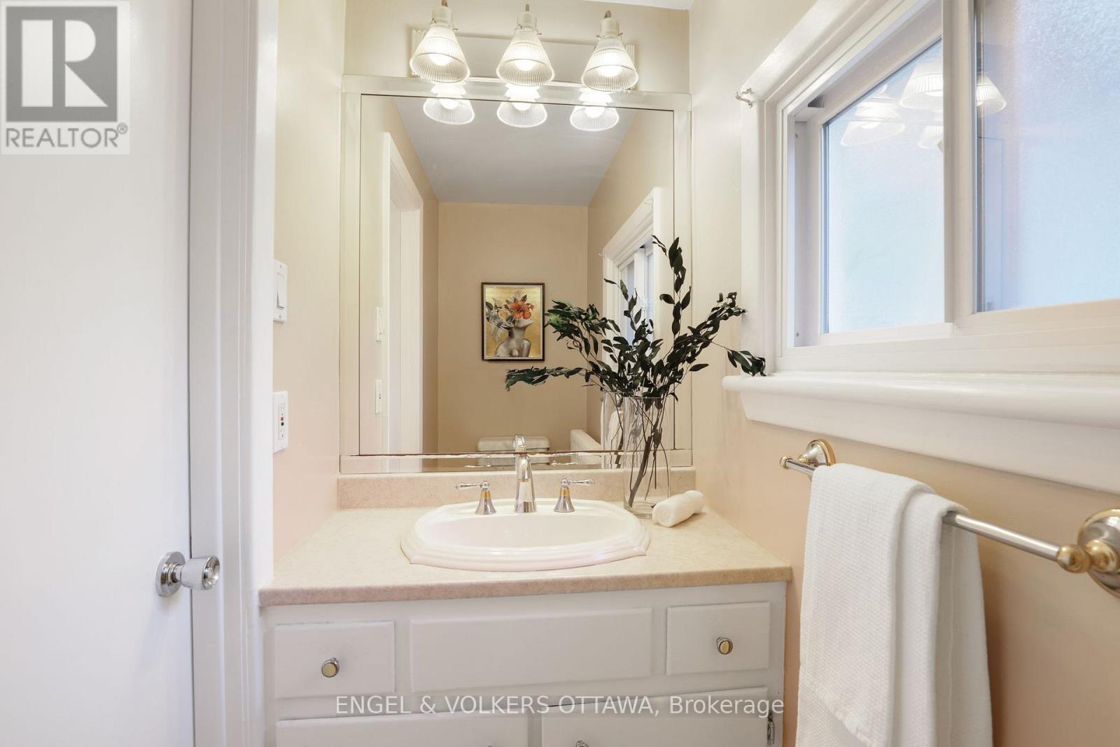 513 Island Park Drive S