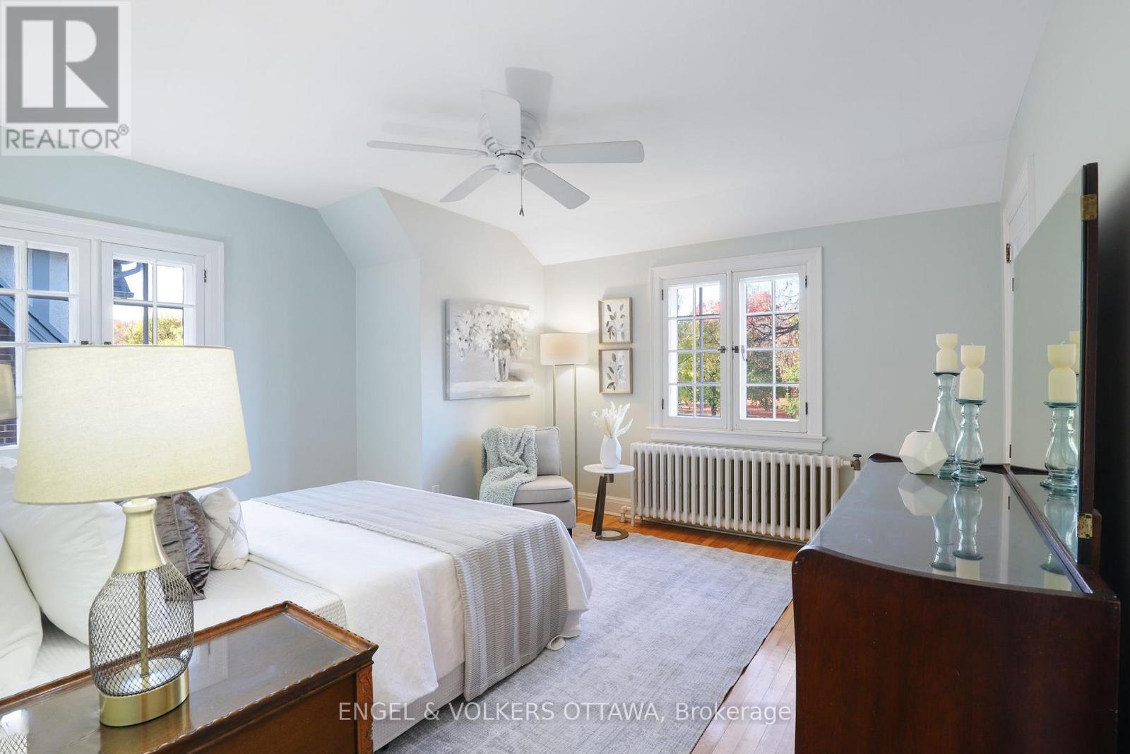 513 Island Park Drive S