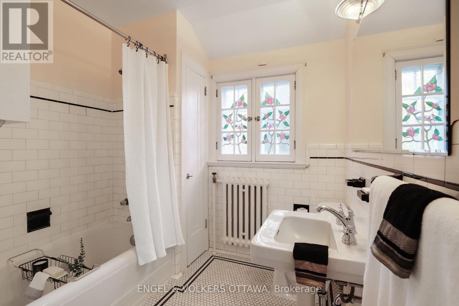 513 Island Park Drive S