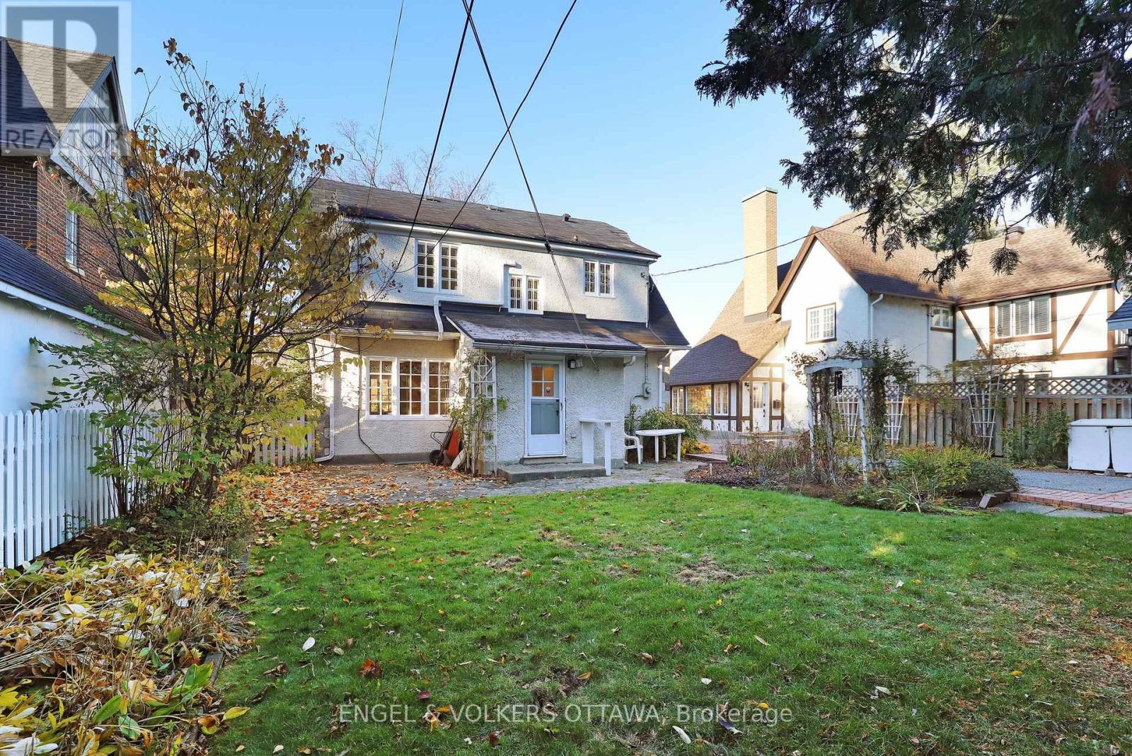 513 Island Park Drive S