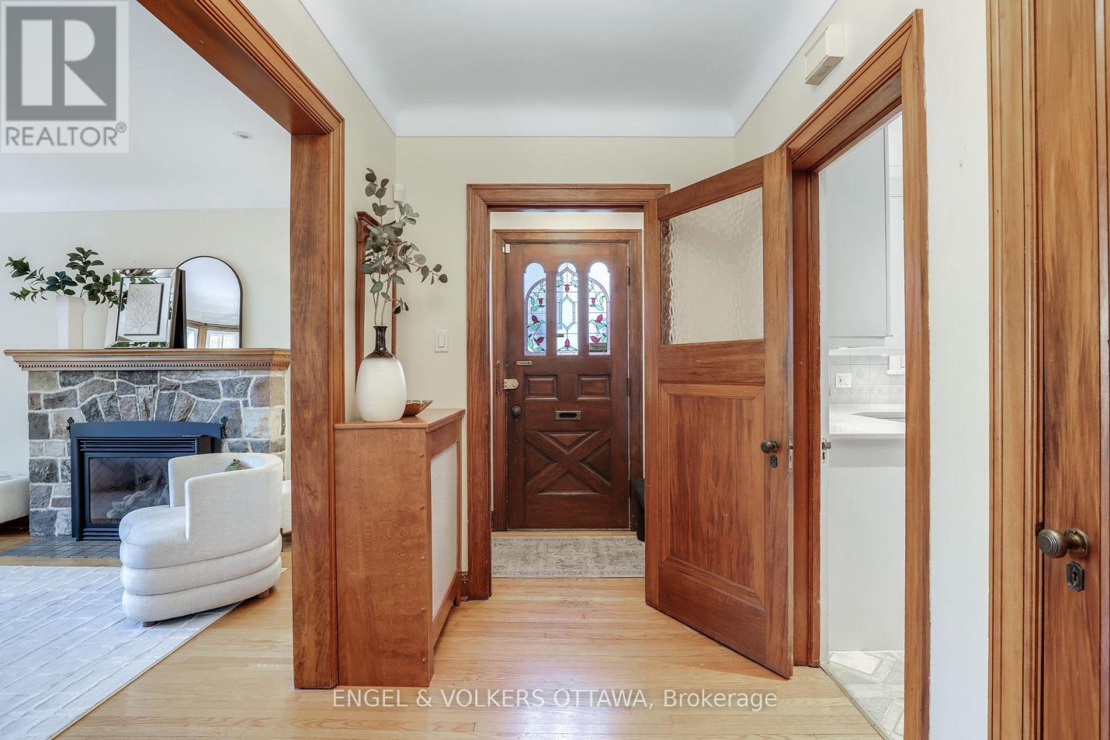 513 Island Park Drive S