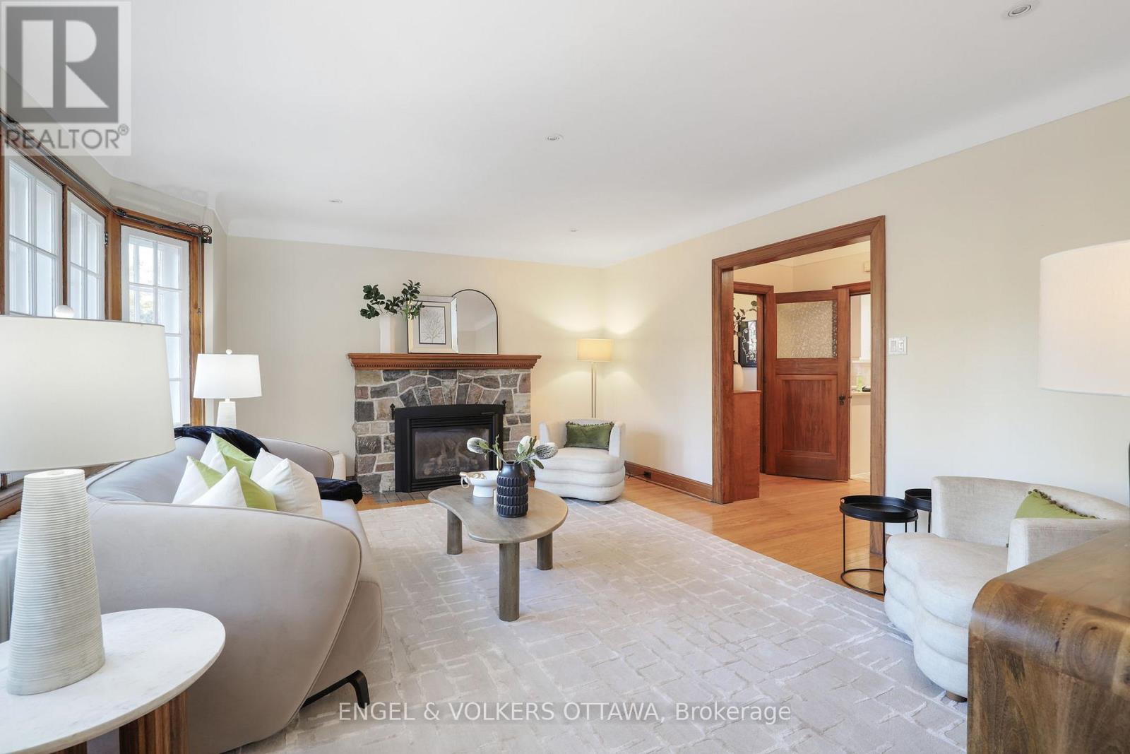 513 Island Park Drive S