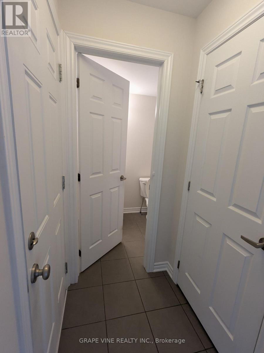 582 Meadowcreek Circle