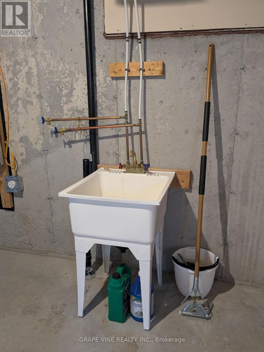 582 Meadowcreek Circle