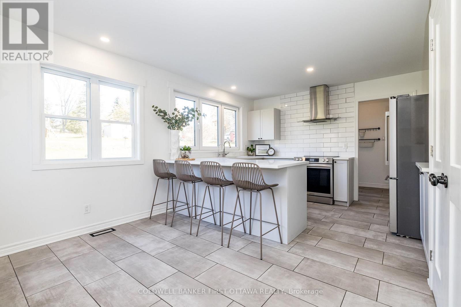 100 Manion Heights Crescent