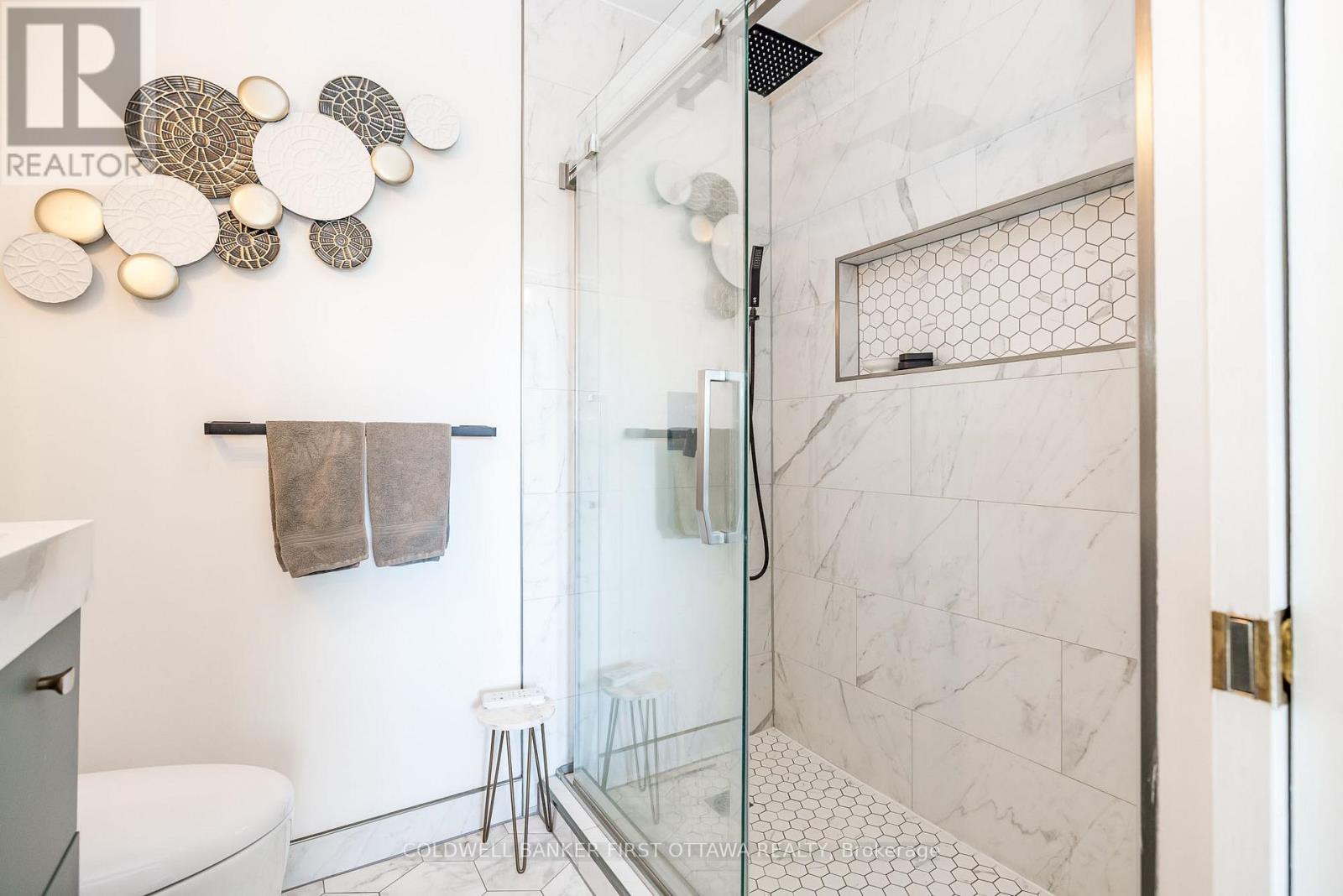 100 Manion Heights Crescent