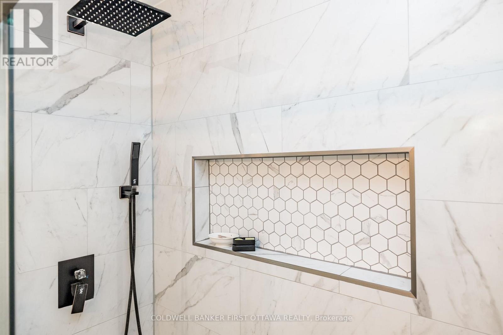 100 Manion Heights Crescent