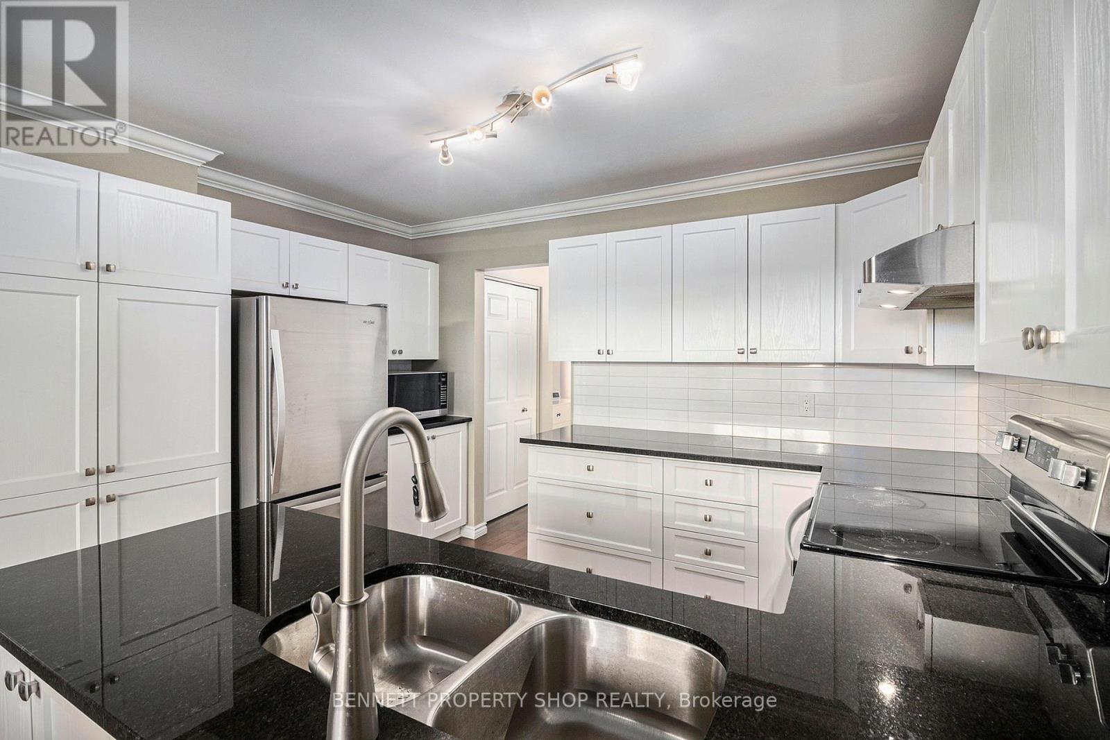 1865 Leclair Crescent