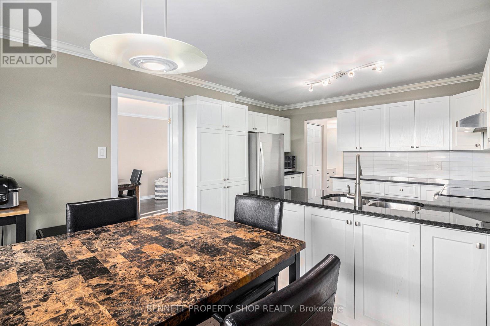 1865 Leclair Crescent