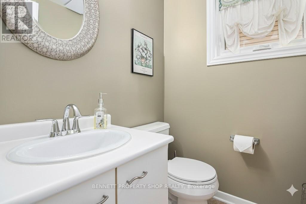 1865 Leclair Crescent